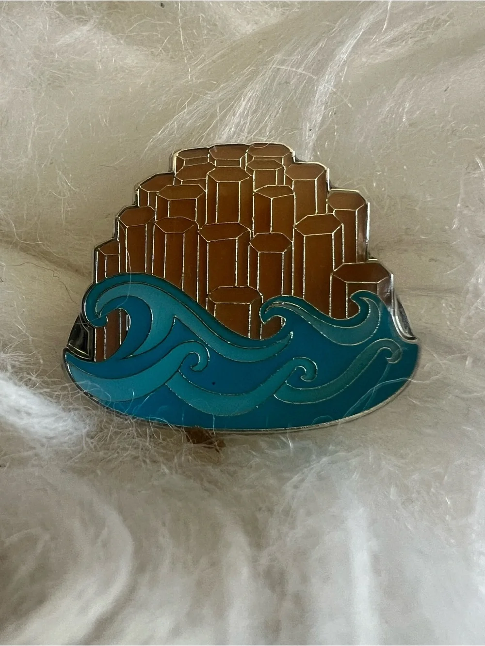 giants causeway Ocean Wave Enamel Pin with Geometric Gold Towers - Picture 1 of 3